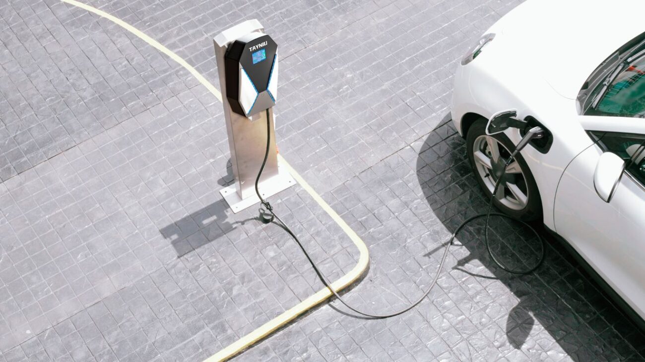 Tayniu Level 2 EV Charging Station connected to an electric vehicle in an outdoor setup, showcasing efficient charging capabilities.